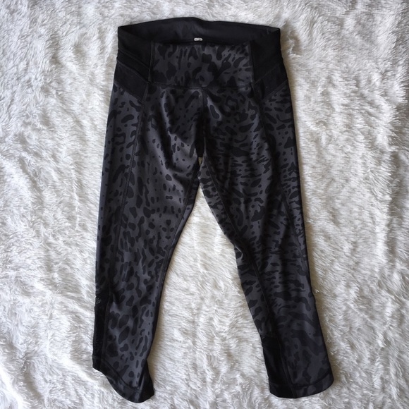 LuluLemon | Just Breathe Crop - Picture 5 of 8